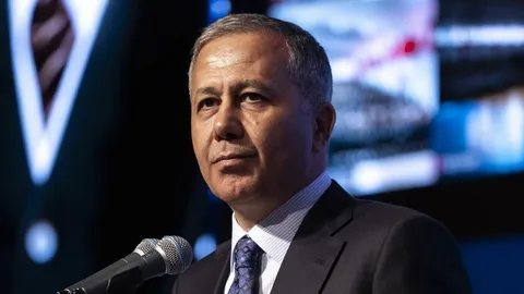 Bakan Yerlikaya ‘Gereği Yapıldı’ Diyerek Duyurdu! Araçtakilere Saldıran Şehir Eşkıyası Yakalandı Aractakilere Saldiran Sehir Eskiyasi Yakalandi habermeydan