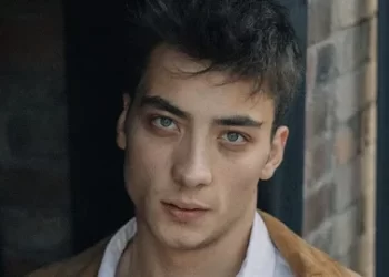 Uzak Şehir’in Kaya Alborası Atakan Özkaya kimdir?