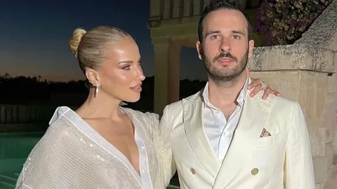 Burcu Esmersoy, eşi Nazım Akmandil'e olan aşkını çantasına işledi Burcu Esmersoy esi Nazim Akmandile olan askini cantasina isledi habermeydan