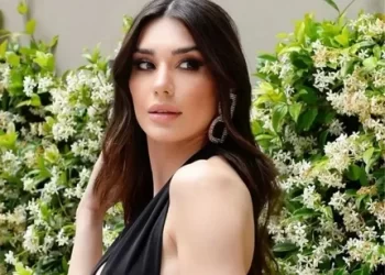 Burcu Kıratlı'dan sınırları zorlayan kıyafet seçimi! Burcu Kıratlı’dan sınırları zorlayan kıyafet seçimi!