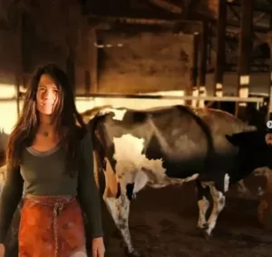 Cem Boynerin kizi dedesinin koyunde yasiyor1 habermeydan