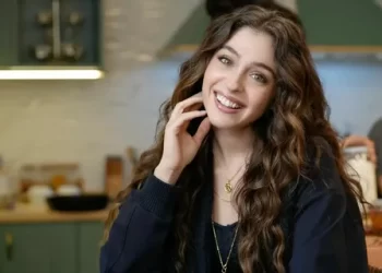 Cemre Baysel milli yarış pilotu ile baş başa yemekte görüntülendi Cemre Baysel milli yarış pilotu ile baş başa yemekte görüntülendi