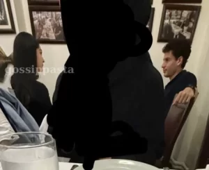 Cemre Baysel milli yaris pilotu bas basa yemekte goruntulendi1 habermeydan