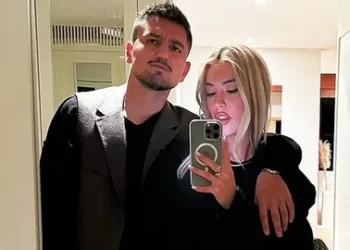 Cengiz Ünder'den sevgilisi Bilge Yenigül'e evlilik teklifi Cengiz Ünder’den sevgilisi Bilge Yenigül’e evlilik teklifi