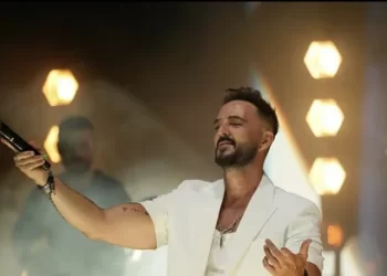 Gökhan Özen’in başı hayranıyla dertte