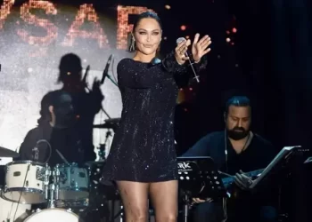 Hülya Avşar'dan hamle: Sahnelerden iş dünyasına Hülya Avşar’dan hamle: Sahnelerden iş dünyasına