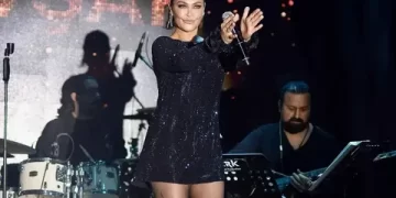 Hülya Avşar’dan hamle: Sahnelerden iş dünyasına