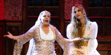 Mine Koşan 'Yedi Kocalı Hürmüz' müzikalini mahkemeye verdi Mine Koşan ‘Yedi Kocalı Hürmüz’ müzikalini mahkemeye verdi