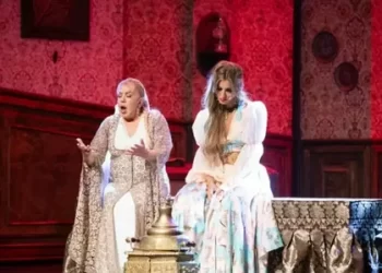 Mine Koşan’dan, Çağla Şıkel’e sert gönderme: Çağla, tostunu yesin