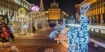 Sofya’da daha Kasım ayında kurulan ışıl ışıl pazarlar Noel’in büyülü atmosferini sunuyor