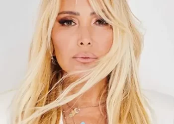 Yonca Evcimik kimdir? Kaç yaşında ve nereli? Yonca Evcimik kimdir? Kaç yaşında ve nereli?