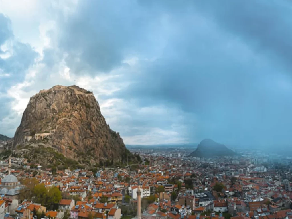 Afyonkarahisar Valiliği'nden yeni karar: Resmi açıklamadan önce konuşmak da yasaklandı afyonkarahisar valiligi habermeydan