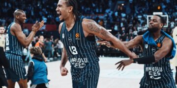 Anadolu Efes, Barcelona'yı son saniyede devirdi! Anadolu Efes, Barcelona’yı son saniyede devirdi!