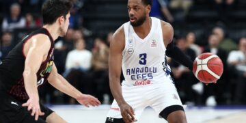 Anadolu Efes’ten, Manisa Basket’e 32 sayı fark!