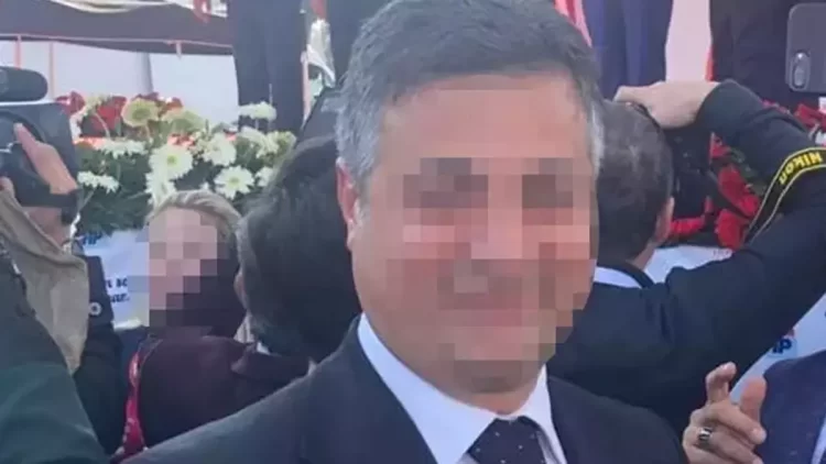 Antalya Serik’te, eski CHP İlçe Başkanı rüşvet iddiasıyla gözaltına alındı Antalya Serik’te, eski CHP İlçe Başkanı rüşvet iddiasıyla gözaltına alındı.