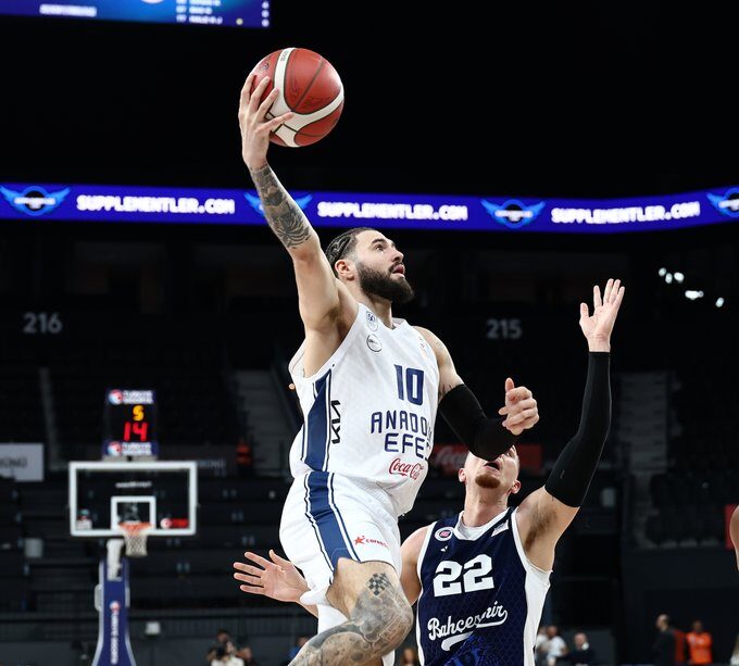 Bahçeşehir Koleji, Anadolu Efes'i son periyotta geçti! bahcesehir koleji anadolu efesi son periyotta gecti habermeydan e1763301209648