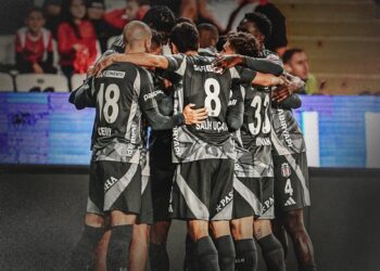 Beşiktaş, Antalya'dan 3 puanla dönüyor! Beşiktaş, Antalya’dan 3 puanla dönüyor!