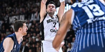 Beşiktaş GAİN, Anadolu Efes'i son periyotta devirdi! Beşiktaş GAİN, Anadolu Efes’i son periyotta devirdi!