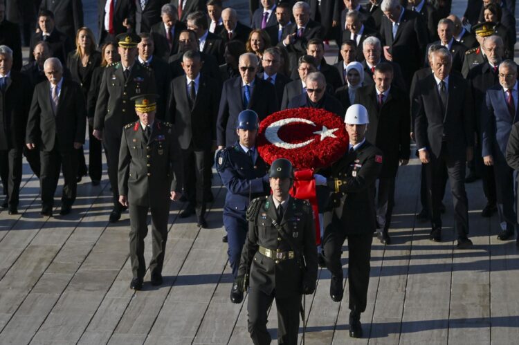 devlet erkani Anitkabirde habermeydan