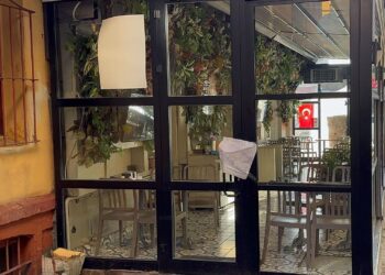 Fatih’te gıda zehirlenmesi şüphesi: Anne ve 2 çocuğu hayatını kaybetti, 3 kişi gözaltında