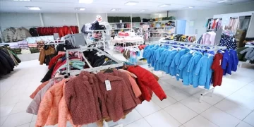 Ekimde İstanbul’da fiyatlarda büyük dalgalanma: Kadın kabanı zirvede, oyuncak düşüşte