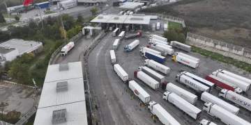 Kapıkule’de tır geçişlerinde rekor: Bekleme süreleri hızla düştü Kapıkule’de tır geçişlerinde rekor: Bekleme süreleri hızla düştü