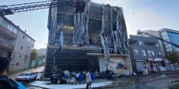 Kocaeli’de kozmetik fabrikasında yangın: 6 ölü, 1 yaralı Kocaeli’de kozmetik fabrikasında yangın: 6 ölü, 1 yaralı