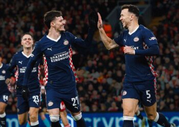 Liverpool’a evinde PSV şoku!