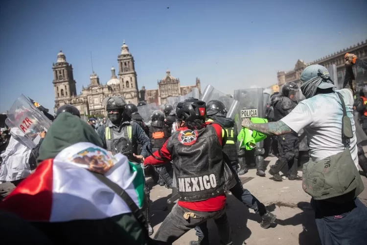Meksiko’da Z Kuşağı protestosu: 20 yaralı Meksiko’da Z Kuşağı protestosu..