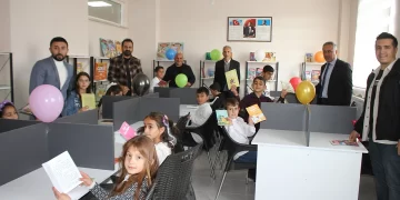 Muş Malazgirt İlkokulu, modern kütüphanesine kavuştu!