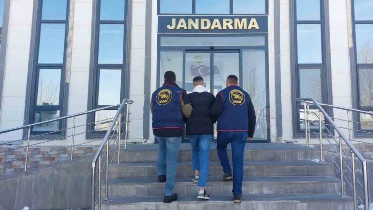 Muş'ta, 4 yıl hapis cezası bulunan firari şahıs yakalandı! musta 4 yil hapis cezasi bulunan firari sahis yakalandi habermeydan