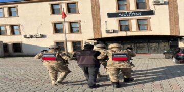 Muş'ta, cinsel taciz suçundan aranan şahıs yakalandı! Muş’ta, cinsel taciz suçundan aranan şahıs yakalandı!