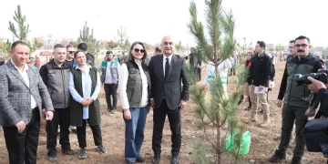 Muş'ta, Milli Ağaçlandırma Gününde 20 bin fidan toprakla buluşturuldu! Muş’ta, Milli Ağaçlandırma Gününde 20 bin fidan toprakla buluşturuldu!