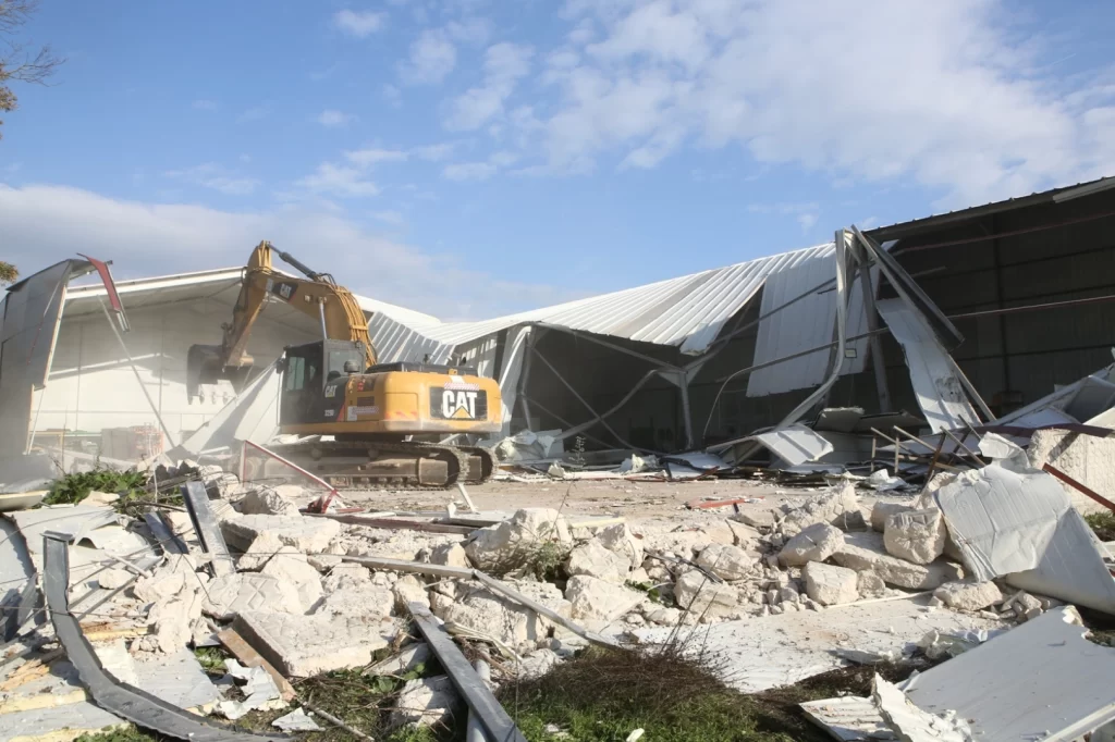 Nilüfer’deki kaçak yapılar belediye ekiplerince yıkıldı nilufer kacak yapi habermeydan