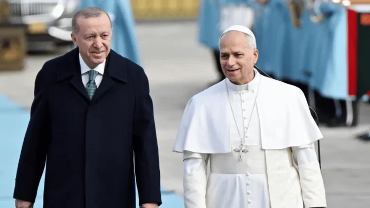 Cumhurbaşkanı Erdoğan, Papa XIV. Leo’yu Cumhurbaşkanlığı Külliyesi’nde karşıladı Cumhurbaşkanı Recep Tayyip Erdoğan, Vatikan Devlet Başkanı Papa XIV. Leo ile baş başa görüşme gerçekleştirdi.