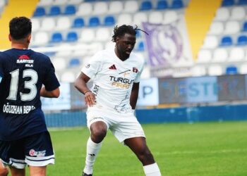 Sarıyer, Vanspor'u 9 kişiyle devirdi! Sarıyer, Vanspor’u 9 kişiyle devirdi!