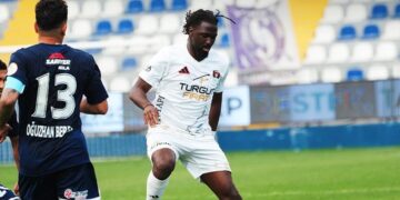 Sarıyer, Vanspor'u 9 kişiyle devirdi! Sarıyer, Vanspor’u 9 kişiyle devirdi!