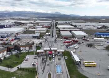 Serbest bölgelerde 10 ayda yapılan ticaretin yarısını ihracat oluşturdu Serbest bölgelerde 10 ayda yapılan ticaretin yarısını ihracat oluşturdu