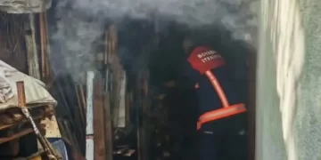 Sinop Boyabat’ta, odunlukta çıkan yangın korkuttu!