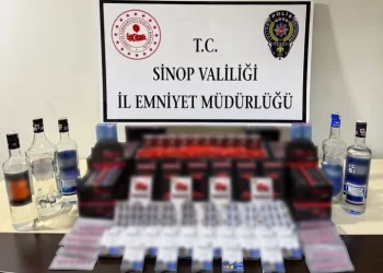 Sinop'ta, kaçak içki ve cinsel içerikli ürün operasyonu! Sinop’ta, kaçak içki ve cinsel içerikli ürün operasyonu!