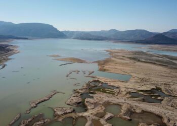 Kuraklık İzmir’i vurdu: Yer altı rezervleri kurudu, barajlar alarm veriyor Kuraklık İzmir’i vurdu: Yer altı rezervleri kurudu, barajlar alarm veriyor