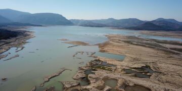Kuraklık İzmir’i vurdu: Yer altı rezervleri kurudu, barajlar alarm veriyor Kuraklık İzmir’i vurdu: Yer altı rezervleri kurudu, barajlar alarm veriyor