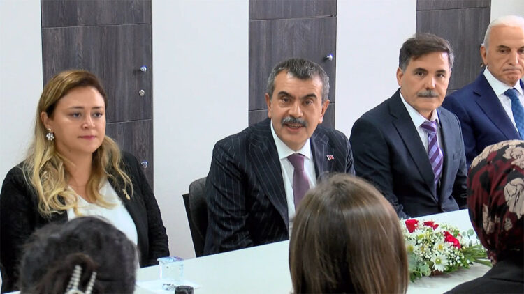 MEB ile TOGEM-DER arasında ‘Kütüphane Projesi’ iş birliği protokolü imzalandı MEB ile TOGEM-DER arasında ‘Kütüphane Projesi’ iş birliği protokolü imzalandı.