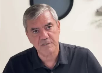 Yılmaz Özdil fondaş medyayı eleştirdi: Toplumu bilgilendirmek yerine amigoluk yapıyorlar