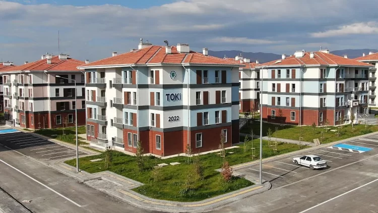 Yüzyılın Konut Projesi kapsamında 500 bin konutun yapılacağı ilçeler açıklandı Yüzyılın Konut Projesi kapsamında 500 bin konutun yapılacağı ilçeler açıklandı.