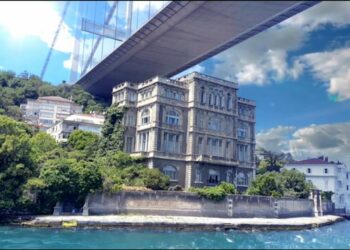 130 Yıllık Zeki Paşa Yalısı Boğaz’da satışa sunuldu 130 Yıllık Zeki Paşa Yalısı Boğaz’da satışa sunuldu