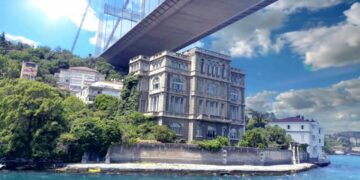 130 Yıllık Zeki Paşa Yalısı Boğaz’da satışa sunuldu 130 Yıllık Zeki Paşa Yalısı Boğaz’da satışa sunuldu