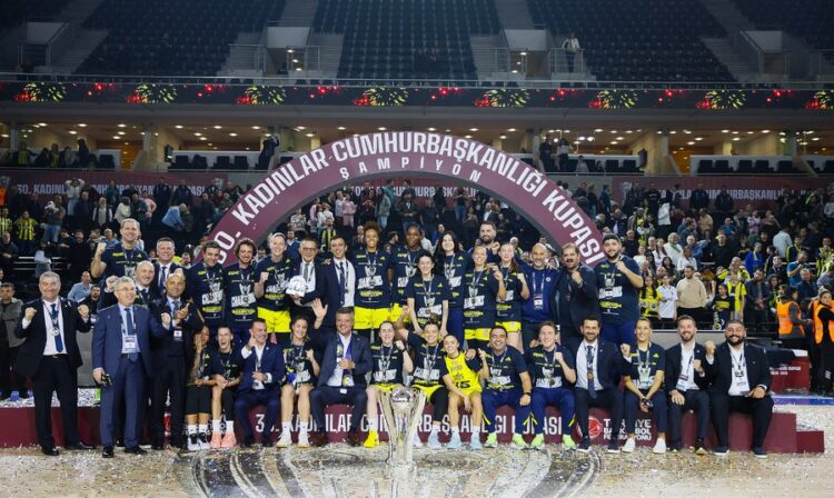 30 kadinlar cumhurbaskanligi kupasini kazanan fenerbahce opet habermeydan e1764789796741