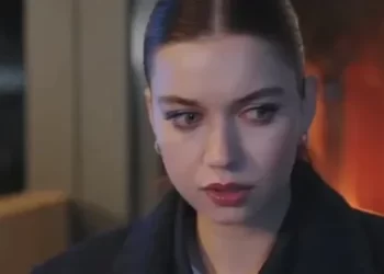 Afra Saraçoğlu o soruya sinirlendi: 'Bu çok ayıp bir şey' Afra Saraçoğlu o soruya sinirlendi: ‘Bu çok ayıp bir şey’