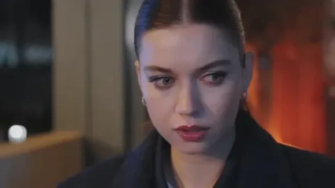 Afra Saraçoğlu o soruya sinirlendi: 'Bu çok ayıp bir şey' Afra Saracoglu o soruya sinirlendi habermeydan